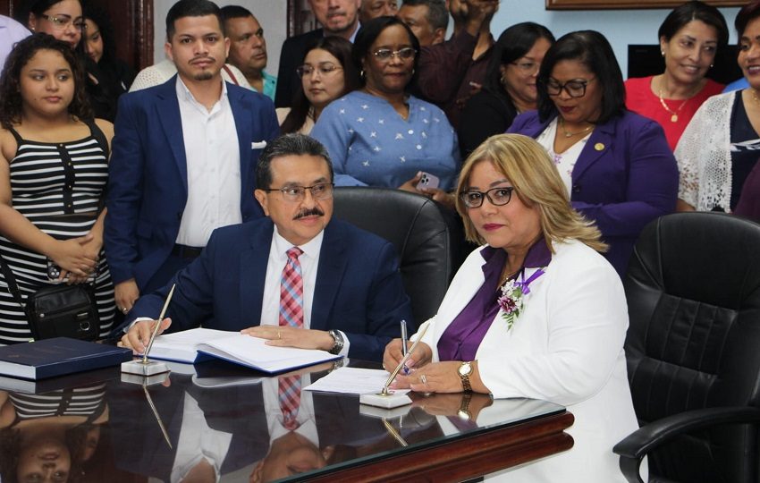 La magíster Tamara de Velasco agradeció el respaldo recibido. Foto: Cortesía