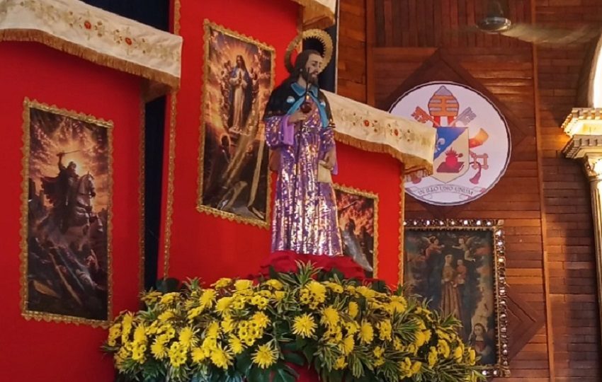 Las novenas en honor al santo patrono ya se desarrollan con una masiva asistencia de feligreses en la iglesia Santiago Apóstol y concluirán el próximo 25 de julio, fecha central de las festividades religiosas. Foto. Melqupiades Vásquez