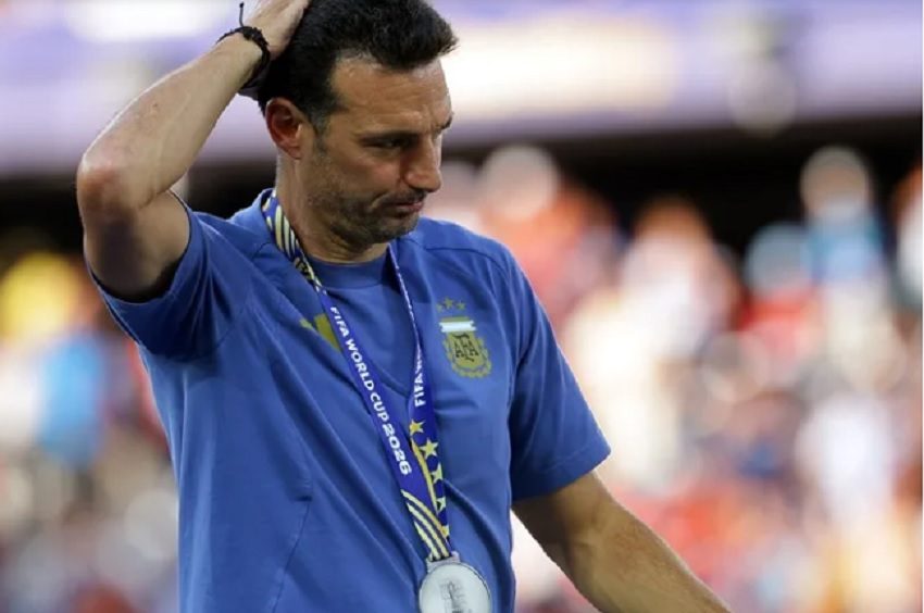 El seleccionador de Argentina, Lionel Scaloni, reacciona tras perder la final de la Copa Mundial de la FIFA 2026 contra España, en Nueva Jersey (Estados Unidos). Foto: EFE/EPA/Christopher Neundorf