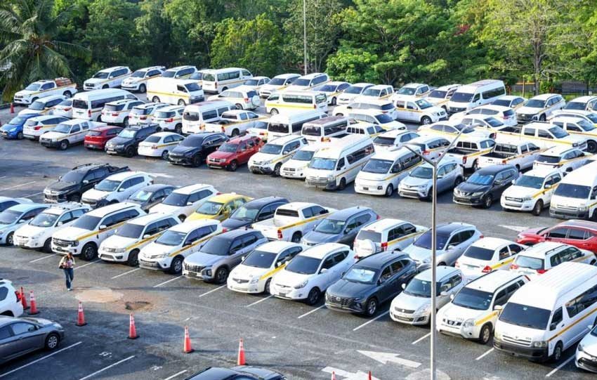 Según la institución, el 22 % de los autos oficiales no cumplieron con la normativa vigente. Fotos Contraloría General