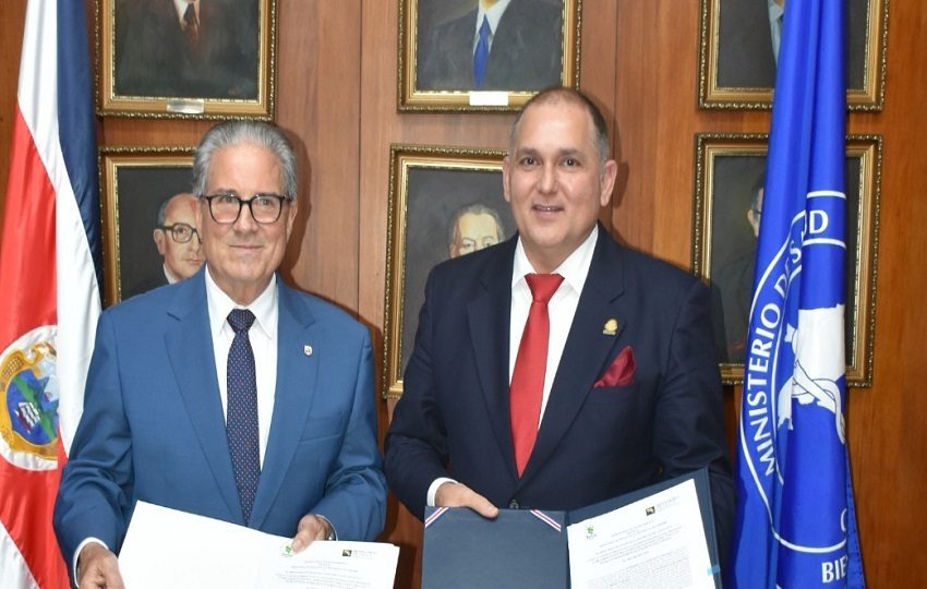 Autoridades de Panamá y Costa Rica acordaron implementar un carnet sanitario binacional que permitirá dar seguimiento al historial médico de migrantes Ngäbe Buglé durante la cosecha de café.