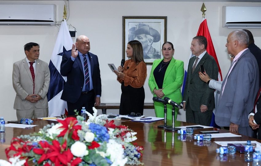 Acto de instalación de la Comisión de Gobierno.  Cortesía 