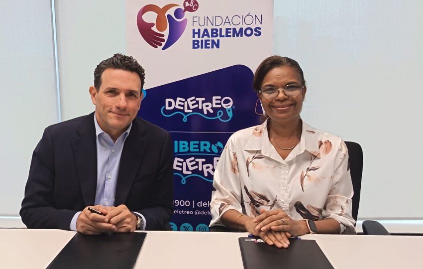 Representantes de la Fundación Hablemos Bien e IFX Panamá.