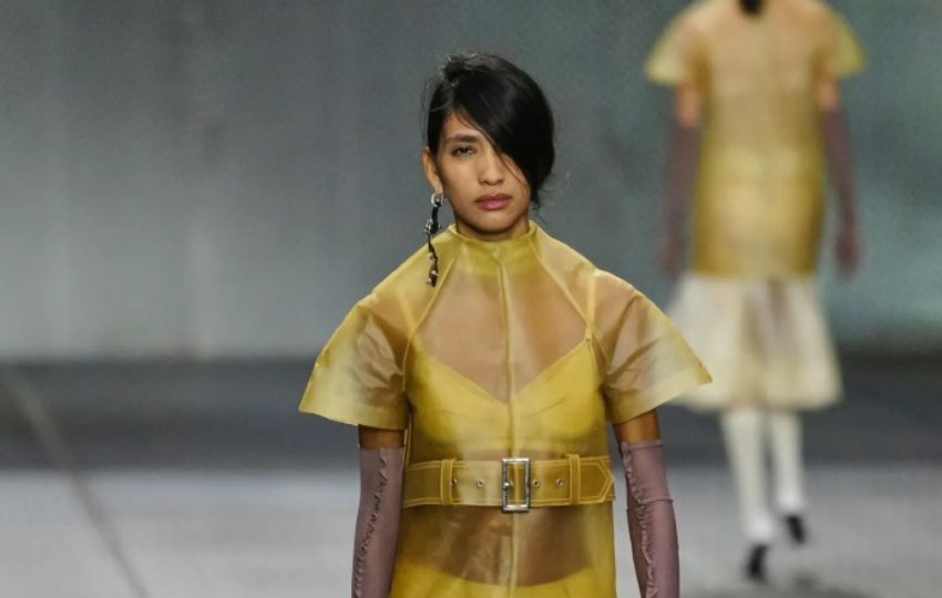 Una modelo luce un diseño de Doblas en la última jornada de la 080 Barcelona Fashion, el pasado mes de abril.  Foto: EFE / Alejandro García
