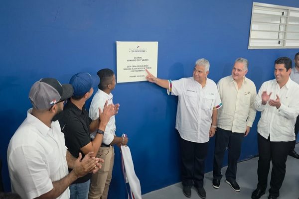 Presidente Mulino en la reinauguración del estadio Armando Dely. Foto: Diómedes Sánchez S. 
