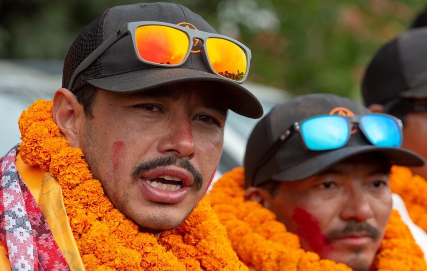 Purja ganó reconocimiento mundial al escalar las 14 montañas del mundo de más de 8.000 metros en poco más de seis meses en 2019. Foto: EFE