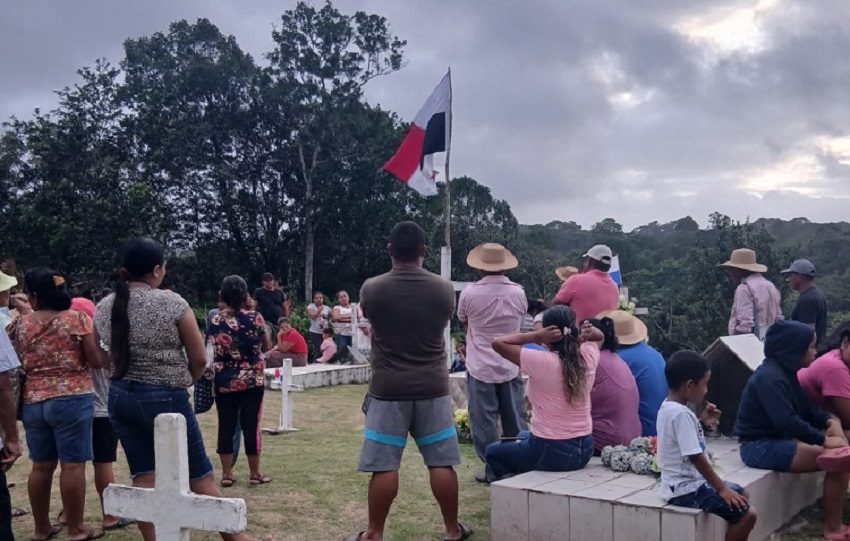 "A nosotros hasta el momento no nos han mandado ninguna nota para notificarnos sobre el caso. Esos cementerios representan una parte de la historia de cada pueblo", afirmó el alcalde Ket Yau Martínez. Foto. Eric Montenegro
