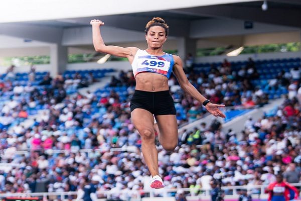 Nathalee Aranda ganó bronce en salto largo femenino en los JCC. Foto: COP