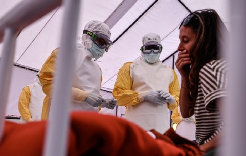 Personal sanitario continúa las labores de atención, vigilancia epidemiológica y rastreo de contactos para contener el brote de ébola en la República Democrática del Congo.