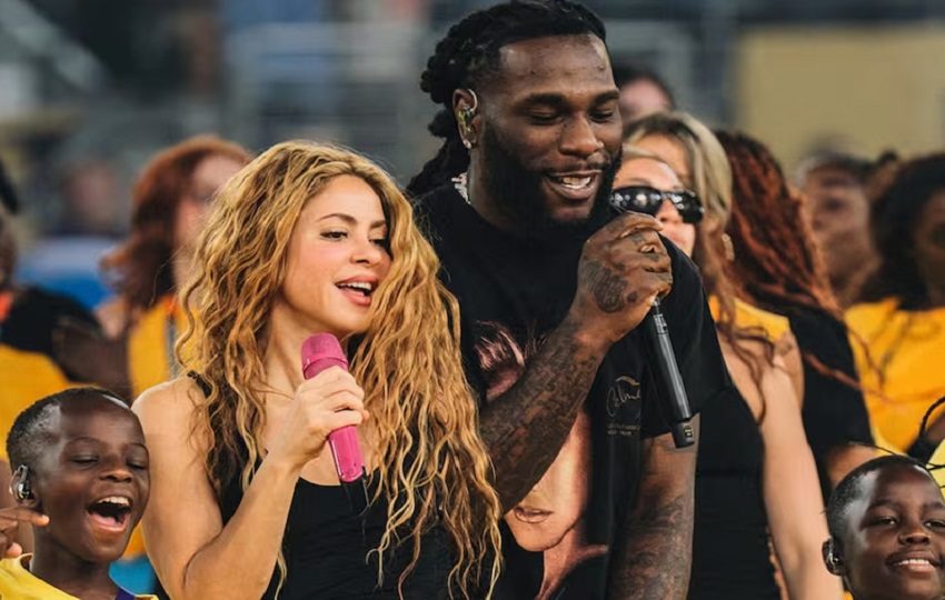 Shakira durante una de las interpretaciones de 'Dai Dai', la canción oficial del Mundial de fútbol de 2026, ahora disponible en español.