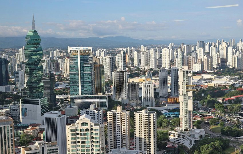 Una edificación puede ofrecer una excelente experiencia de navegación a empleados y visitantes y, simultáneamente, presentar zonas con baja cobertura celular. Foto: Pexels