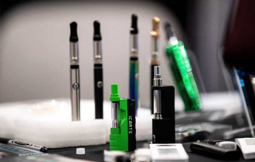 Vaporizadores de CBD. Foto: EFE / EPA / Etienne Laurent