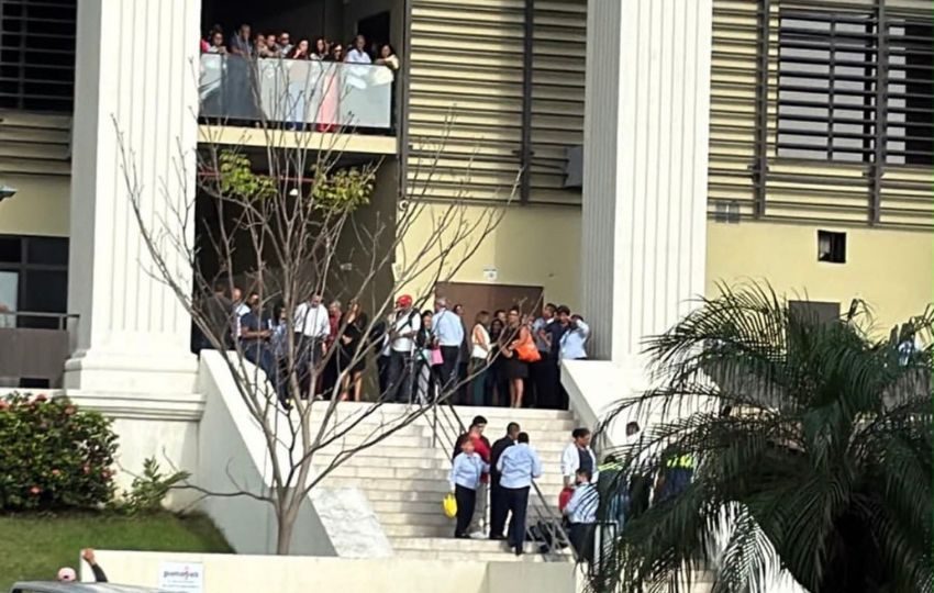El fotógrafo cayó de un segundo piso.