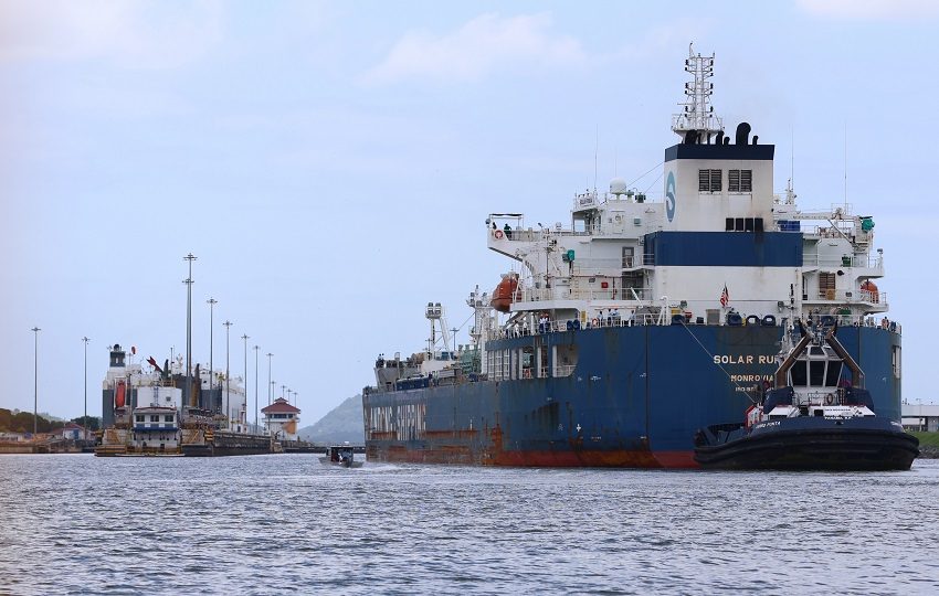 La demanda de cruces por el Canal ha crecido impulsada por la incertidumbre del mercado ante la crisis en Oriente Medio. Foto: EFE
