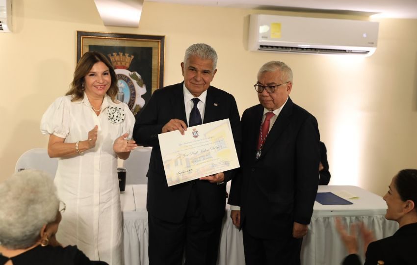 El presidente José Raúl Mulino fue nombrado académico honorario de la Academia Panameña de la Lengua. Foto: Cortesía