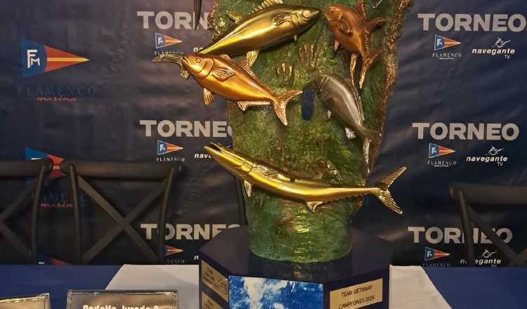 Trofeo del Torneo Flamenco Marina Navegante TV. Foto: Jaime Chávez