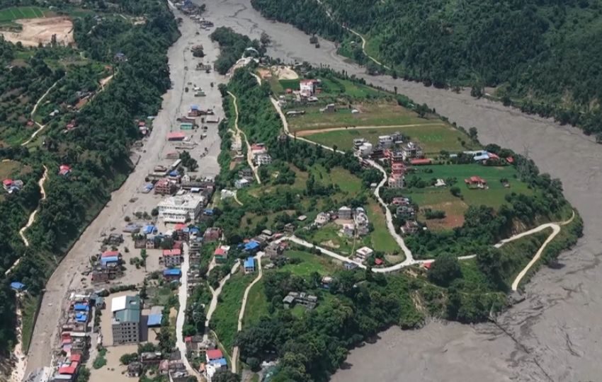 Vistas aéreas tras el impacto de la riada en la región de Rasuwa (Nepal). Foto: EFE