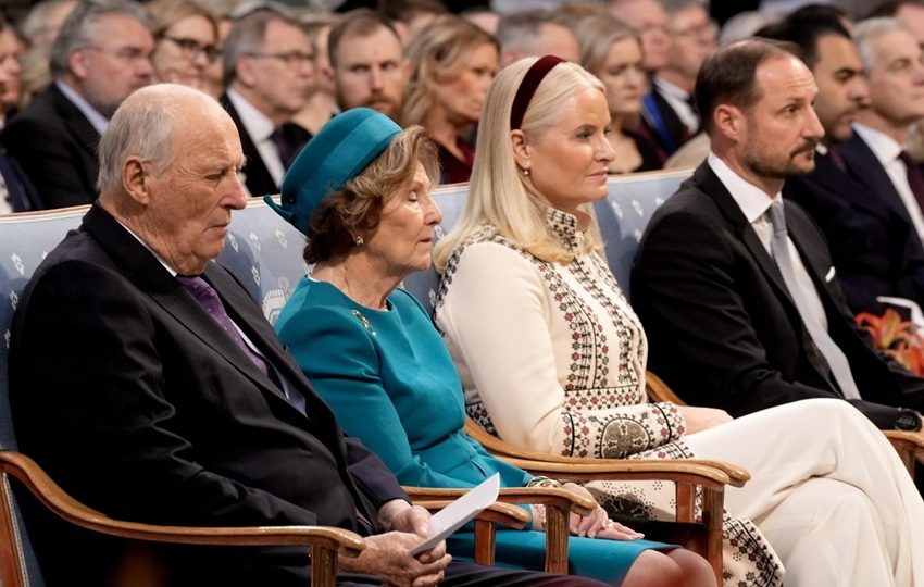 La nueva vida de Mette-Marit de Noruega (vestido blanco) comenzará la otra semana. Foto: EFE
