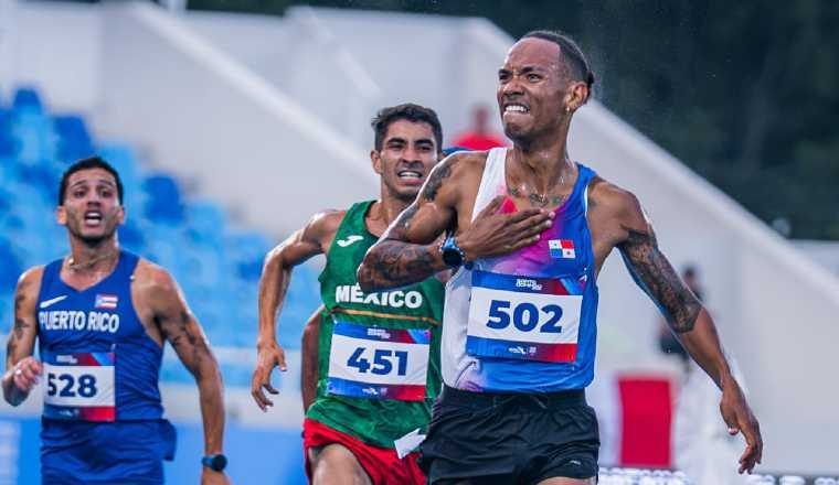 Didier Rodríguez compite en los 3000 metros con obstáculos. Foto: COP