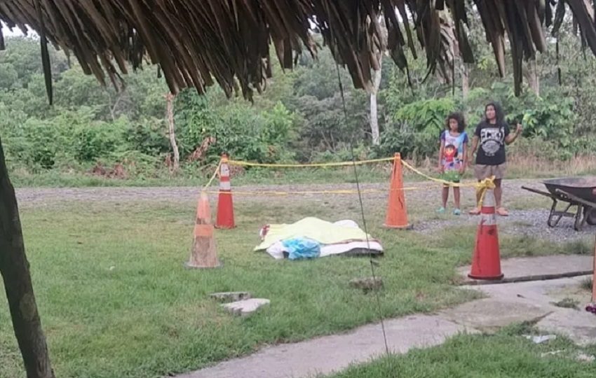 De camino hacia un punto para abordar un transporte, Magallón se desplomó y falleció en el sitio. Foto. Eric Montenegro