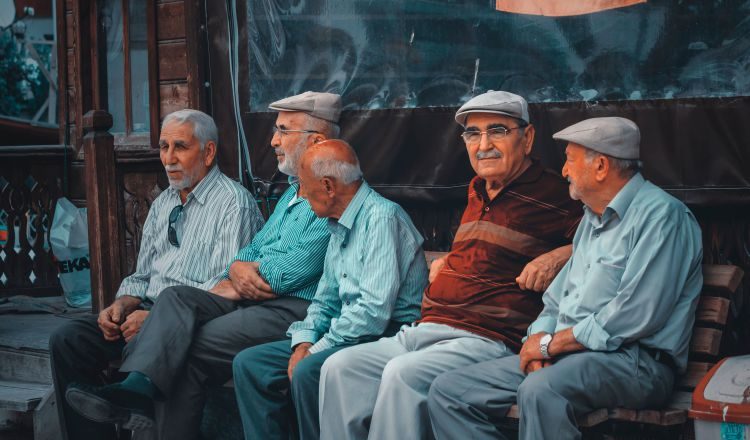 Ejecutivo evalúa distintas opciones para apoyar a los jubilados.  PEXELS