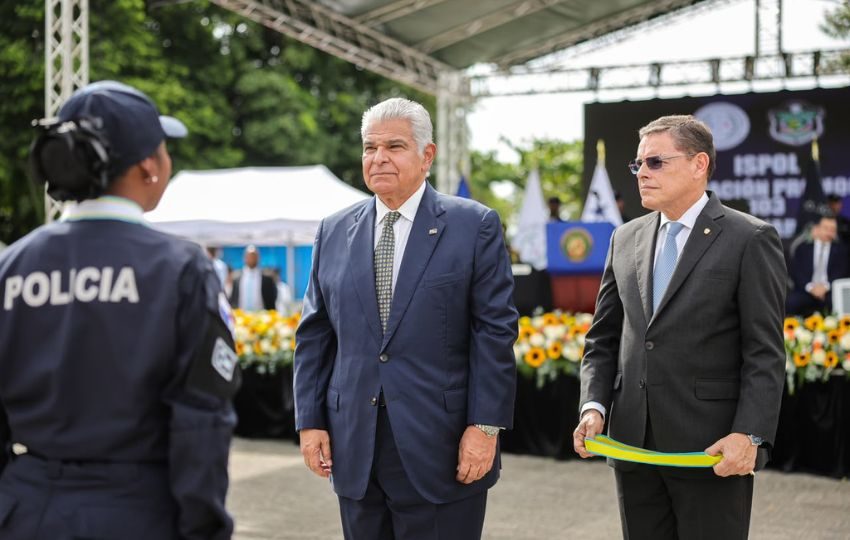   El presidente José Raúl Mulino, junto al ministro de Seguridad, Frank Ábrego. Foto: Cortesía