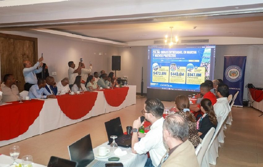 En la reunión se repasaron los riesgos de aplicar la tasa ante la posibilidad de restar competitividad al destino en la planificación de las navieras. Foto. Diómedes Sánchez