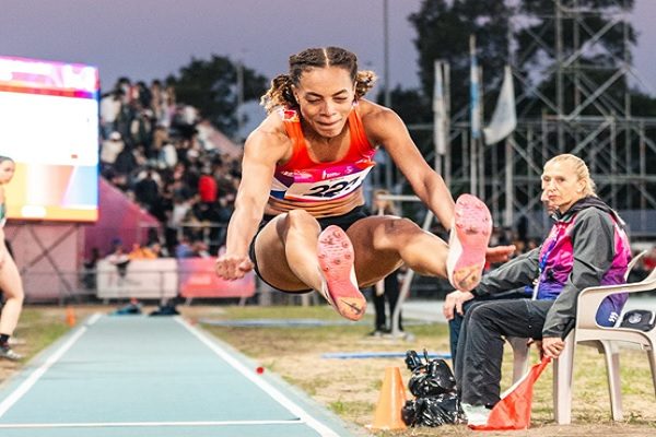Nathalee Aranda ganó oro en salto largo femenino en los Juegos Suramericanos Foto: COP