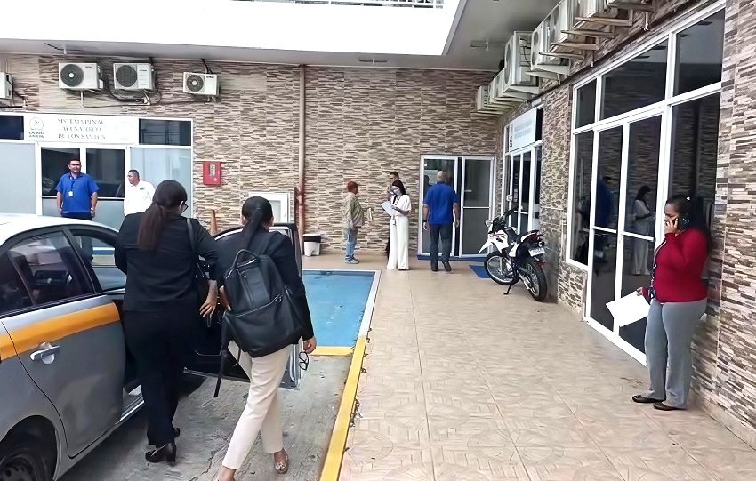 Desde que se conoció la muerte del pequeño por un supuesto suicidio, residentes de Pedasí, en la provincia de Los Santos, han reclamado justicia. Foto. Thays Domínguez