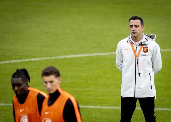 Xavi Hernández,  técnico de Países Bajos. Foto: EFE