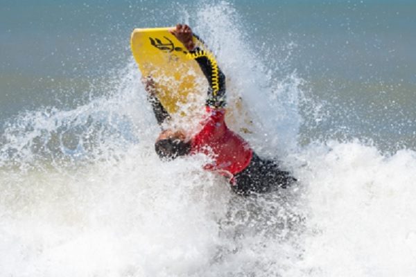 Edwin Núñez io oro a Panamá en el surf. Foto: COP