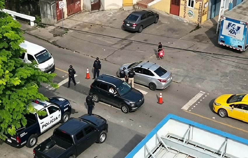 Desde finales de la semana pasada, la PN, en conjunto con el Ministerio Público, realiza diligencias de allanamiento, búsqueda de personas requeridas por las autoridades. Foto. Eric Montenegro