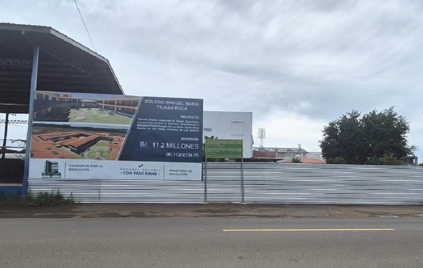 El Manuel María Tejada Roca es uno de los centros educativos de referencia en la provincia, cuya construcción ha estado en el ojo de la tormenta. Foto. Thays Domínguez