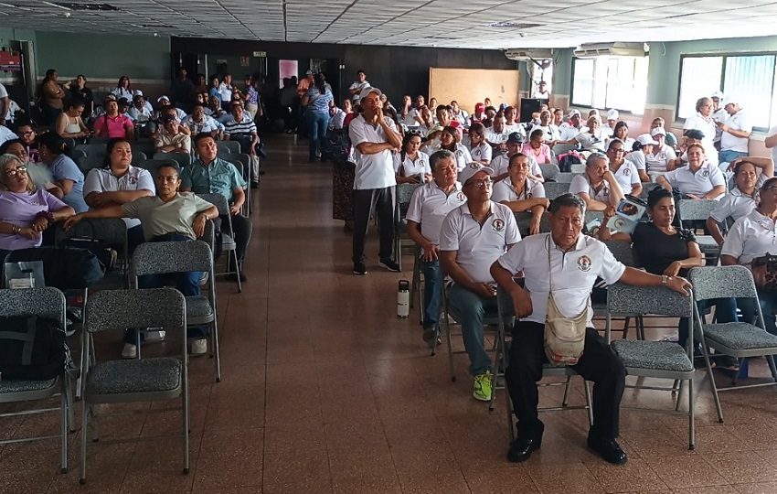 Los comicios para escoger a la nueva junta directiva de AEVE están previstos para diciembre próximo, por lo que la decisión sobre la participación electoral de los educadores suspendidos constituye uno de los temas candentes de discusión dentro de la organización. Foto. Melquíades Vásquez