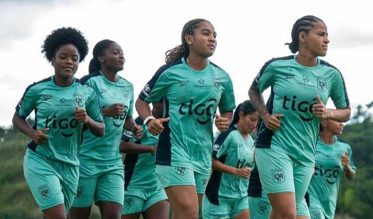 Jugadoras de Panamá durante los entrenamientos en Burunga, con miras al partido ante Nueva Zelanda. Foto: FPF