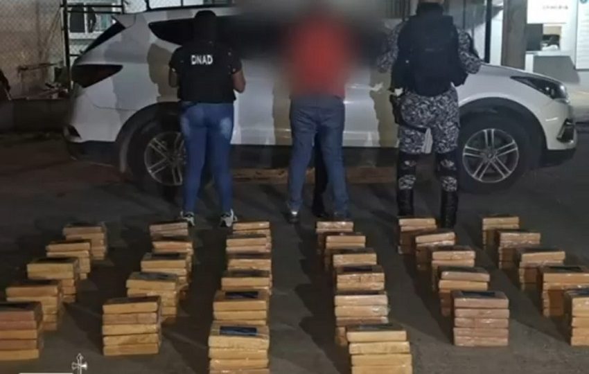 Las diez personas aprehendidas fueron puestas a órdenes de las autoridades competentes, mientras avanzan los trámites legales para determinar su posible vinculación con los delitos investigados.