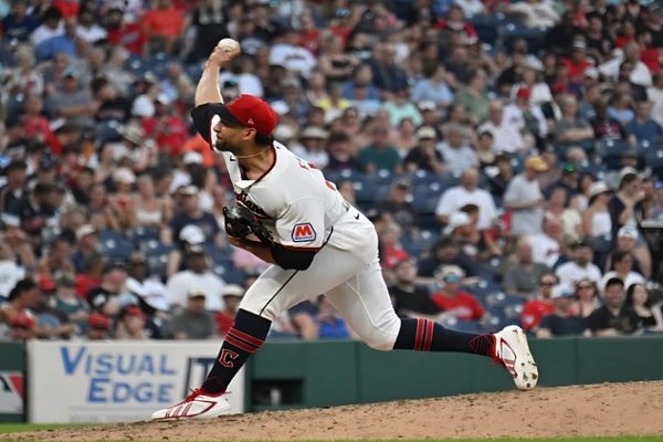 El abridor panameño Daniel Espino lanzó para los Guardianes de Cleveland. Foto: Instagram