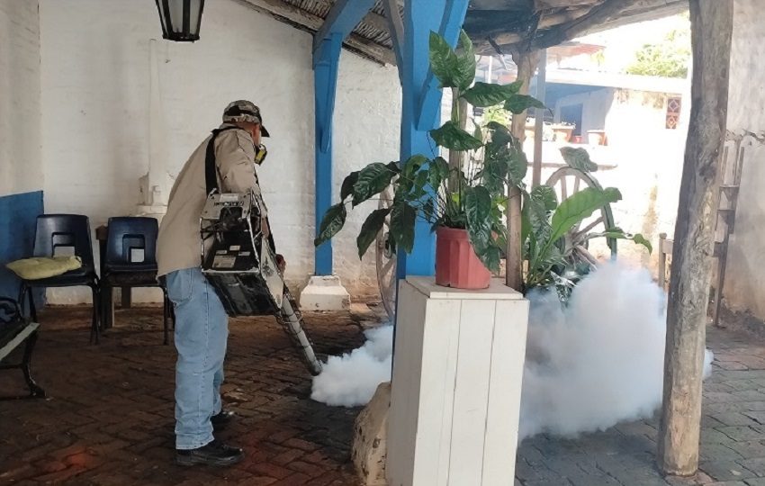 Los equipos de Salud Pública, Vectores, Promoción de la Salud y Epidemiología mantienen un trabajo conjunto e ininterrumpido para evitar un repunte o rebrote de la enfermedad. Foto. Thays Domínguez