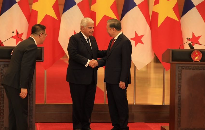 El presidente José Raúl Mulino junto a su homólogo vietnamita, Tô Lâm. Foto: Cortesía