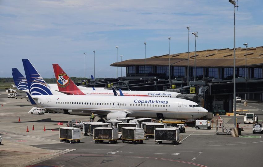 El aeropuerto está abierto y las aerolíneas tratan de reordenar los itinerarios afectados por el sismo del viernes. Foto: Archivo