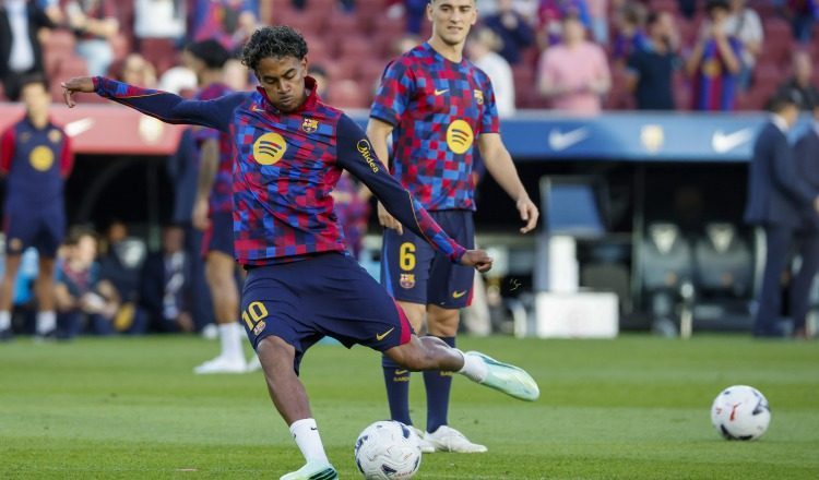 El delantero del Barcelona Lamine Yamal durante los entrenamientos. Foto: EFE 