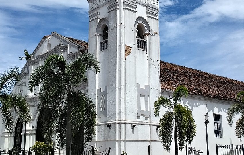 Ver aquella estructura destruida, en un templo que forma parte del patrimonio histórico del país, me produjo una impresión difícil de describir. Foto. Thays Domínguez
