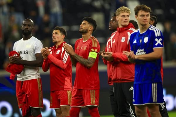 El panameño Andrés Andrade vistió el brazalete de capitán del LASK. Foto: EFE