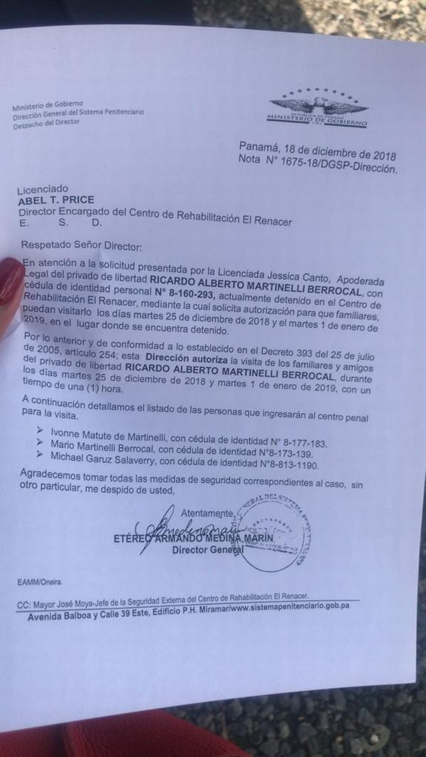 Carta de autorización de la visita a familiares de Martinelli. Foto de Cortesía