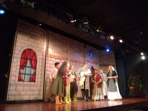 Diego Domínguez Vergara está muy agradecido por todos los consejos de grandes teatristas con los que comparte escenario en "Blancanieves", el musical, en Teatro En Círculo. Foto: Cortesía.