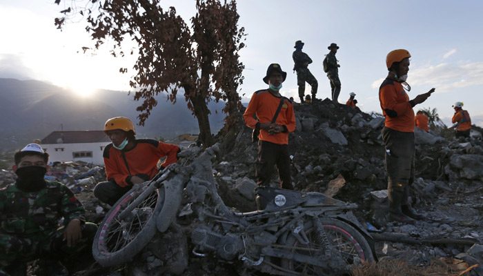 Indonesia se asienta sobre el llamado "Anillo de Fuego del Pacífico", un área de gran actividad sísmica y volcánica sacudida por unos 7,000 temblores al año, la mayoría moderados. FOTO/AP