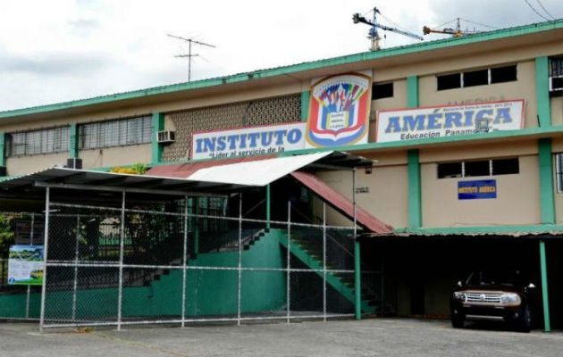 Instituto América se cae en pedazos; sus estudiantes reclaman mejoras al Meduca. Foto: Panamá América.