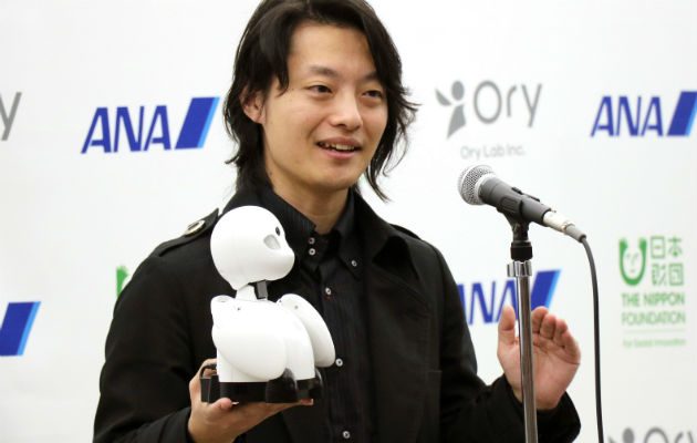 OriHime-D, el robot camarero. Foto/EFE