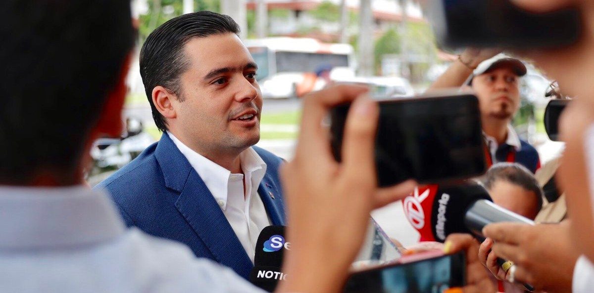 El vicepresidente electo, José Gabriel Carrizo, tuvo una reunión con la procuradora Kenia Porcell.