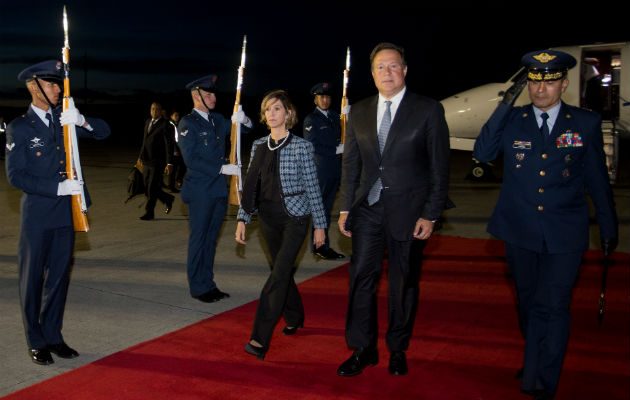 Presidente Juan Carlos Varela y Rolando López viajan juntos hacia Estados Unidos. Foto: Embajada de Colombia en Panamá.